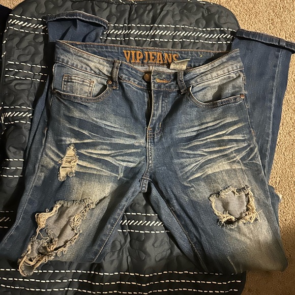 VIP DISTRESSED JEANS 5/6 - Picture 10 of 12